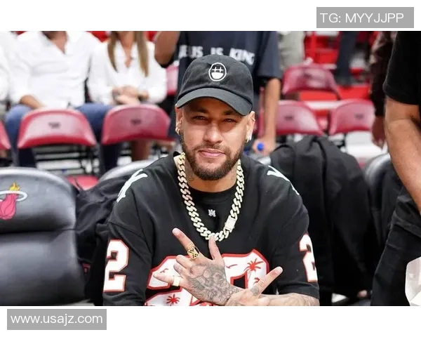 巴西足球明星喜迎新生命妻子怀孕消息引发热议