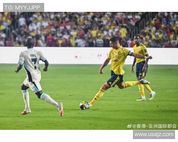 足球明星亲临线下踢球精彩瞬间回顾与球迷互动的热血时刻